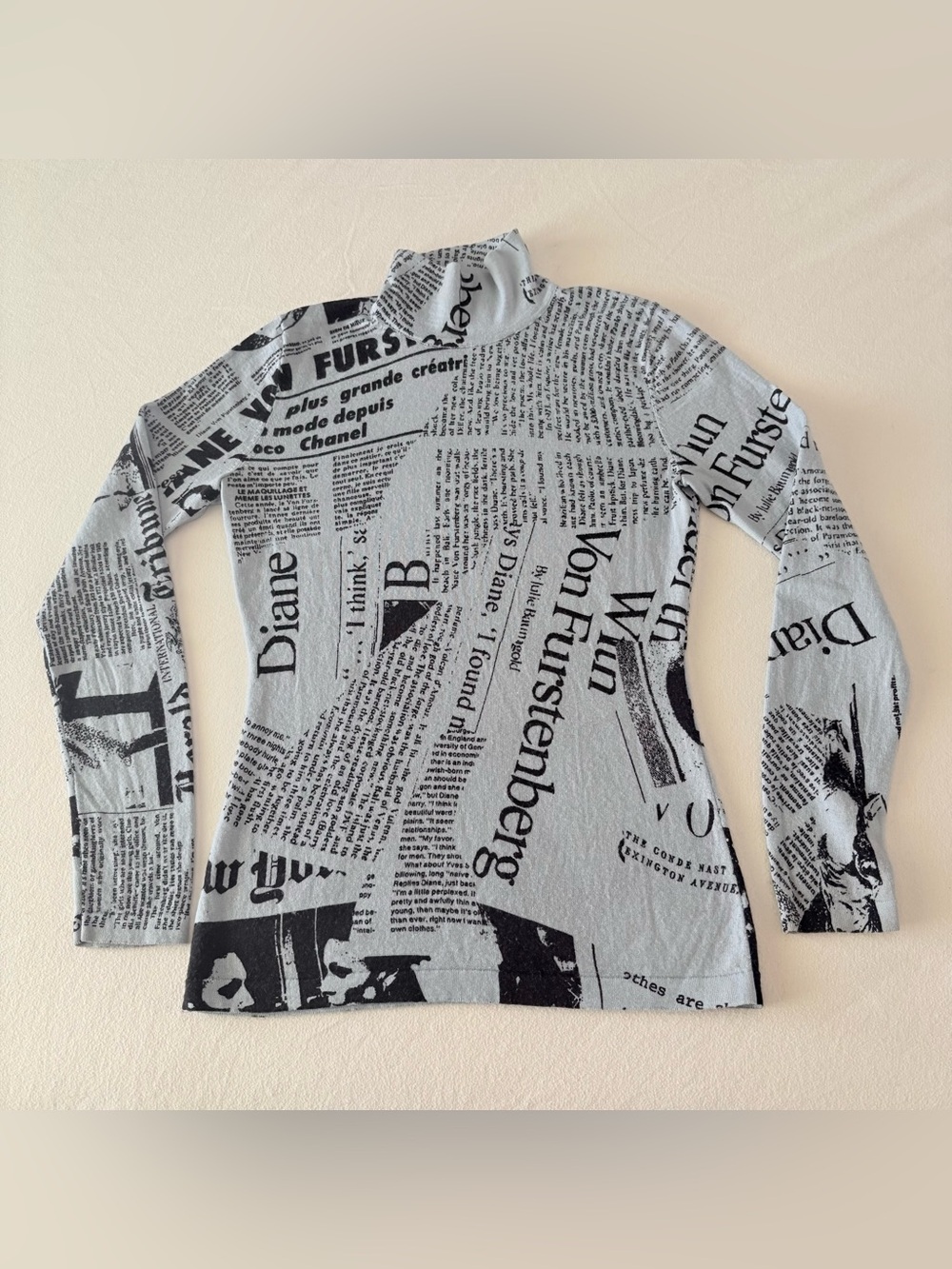 DVF Diane von Furstenberg Brandy Gray Newspaper Print Merino Wool Sweater Small